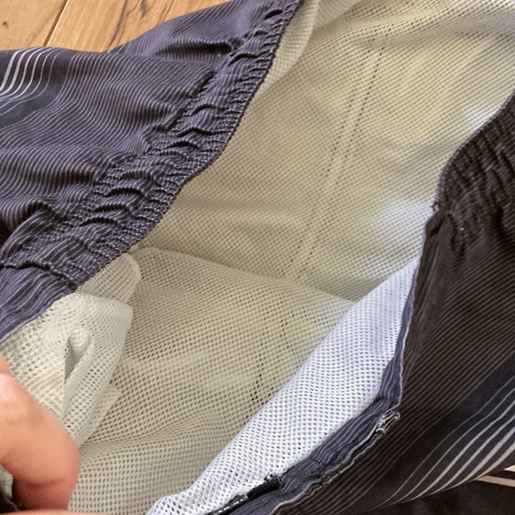 Laguna boys medium 1012 swim shorts black gray white and yellow - Picture 4 of 9